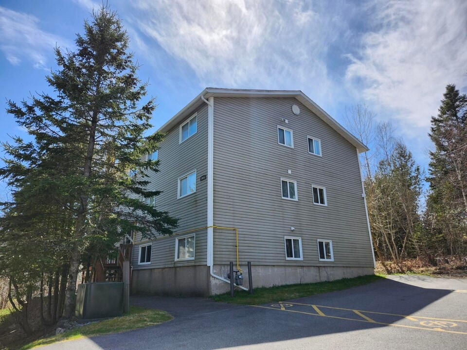 1066 Somerset St in Saint John, NB - Building Photo
