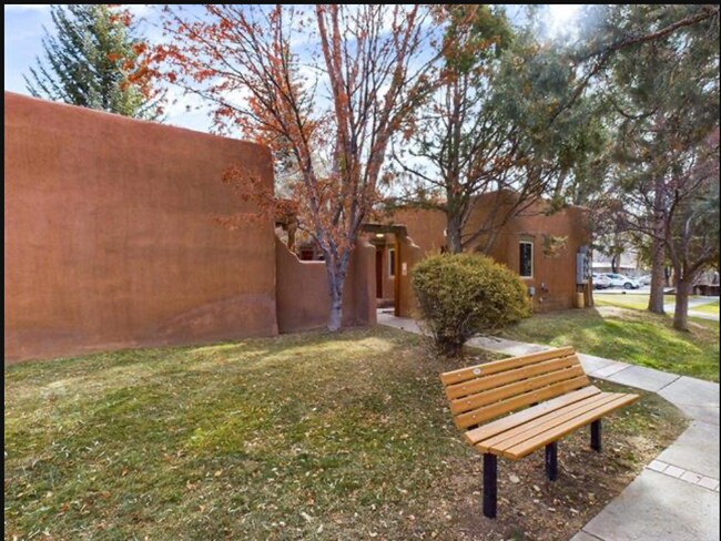 226 Kit Carson Rd in Taos, NM - Building Photo - Building Photo