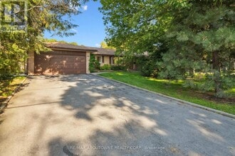1095 Linbrook Rd in Oakville, ON - Building Photo - Building Photo