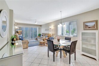 1300 Gulf Shore Blvd N, Unit 410 in Naples, FL - Building Photo - Building Photo