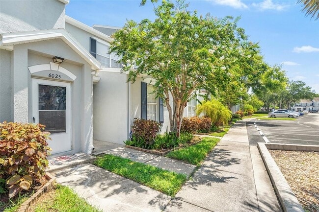 6025 Osprey Lake Cir in Riverview, FL - Building Photo - Building Photo