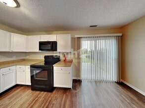 8325 Weathervane Cir in Indianapolis, IN - Foto de edificio - Building Photo