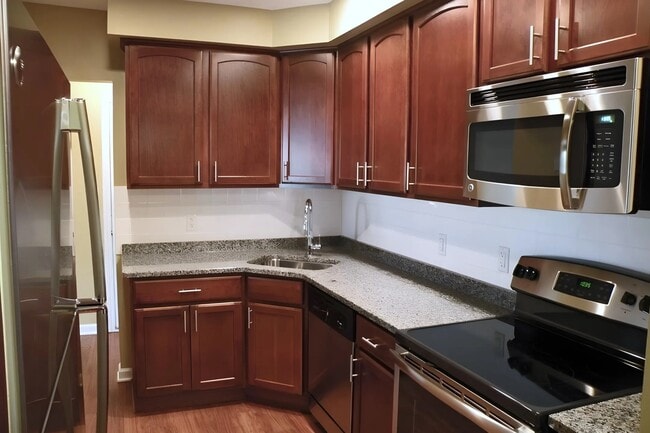 Village Green in West Seneca, NY - Foto de edificio - Building Photo