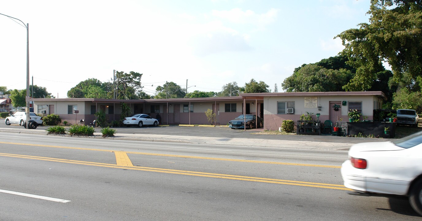 2300 Sistrunk Blvd in Fort Lauderdale, FL - Foto de edificio