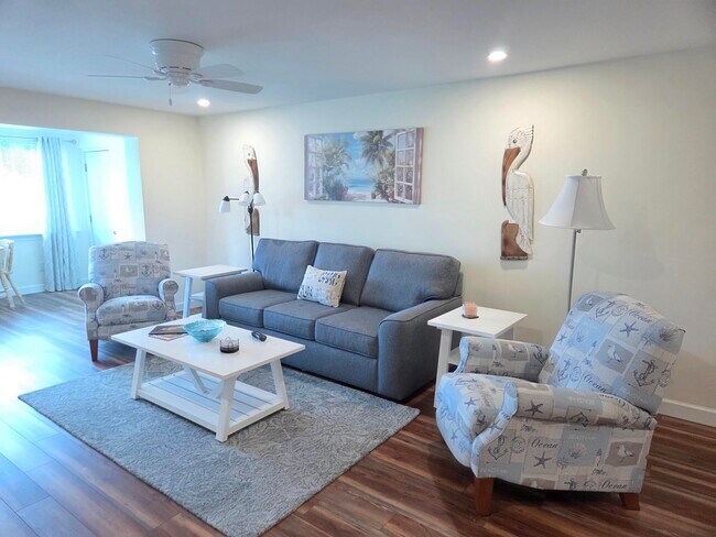 5111 SE Miles Grant Rd in Stuart, FL - Building Photo - Building Photo