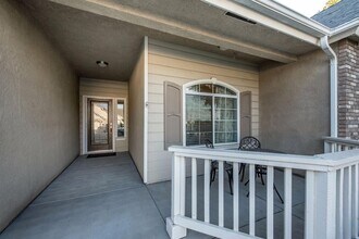 7973 N Woodrow Ave in Fresno, CA - Foto de edificio - Building Photo