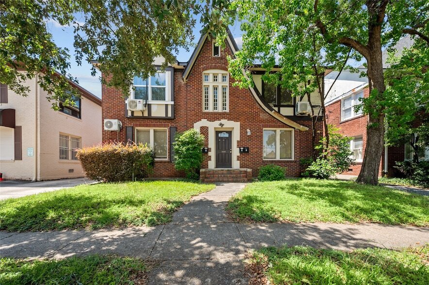 907 W Gray St in Houston, TX - Foto de edificio