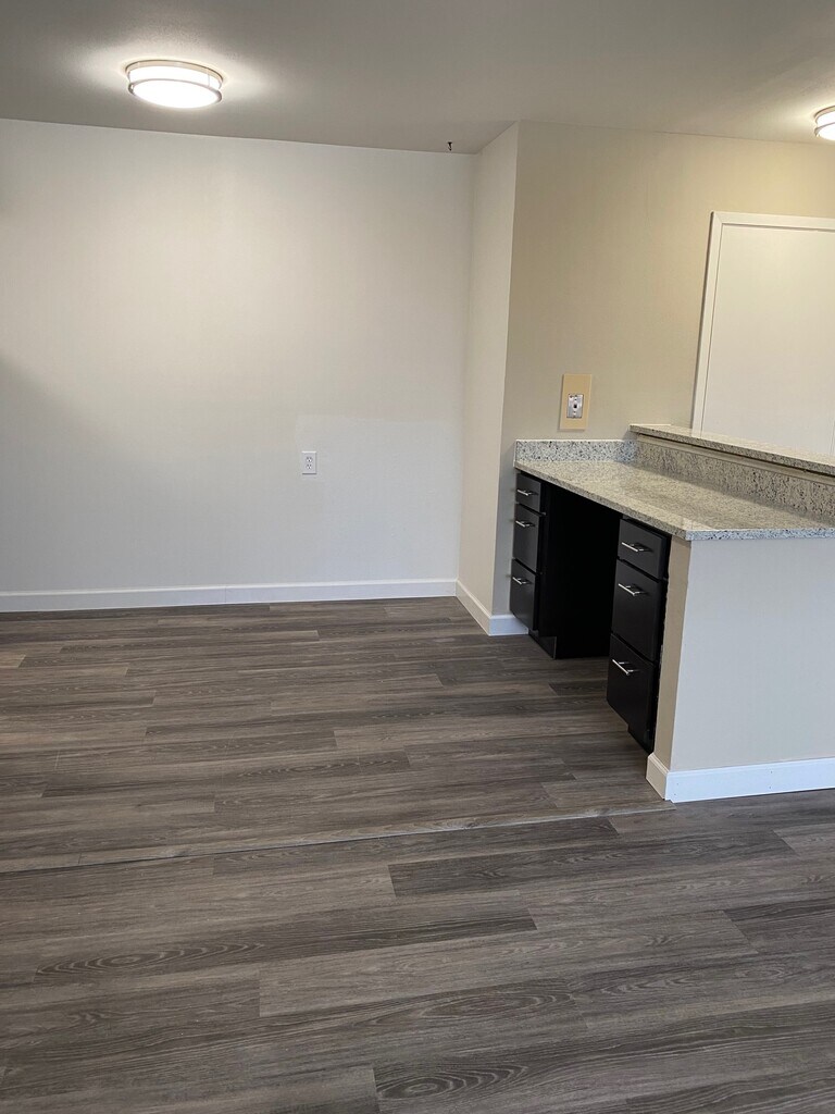 Cedar Plaza Apartments Cedarburg, WI Apartments