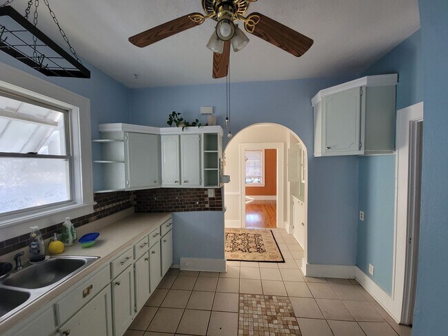 1305 E 38th St in Savannah, GA - Building Photo - Building Photo