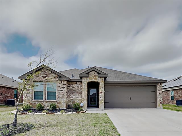 818 Community Way in Royse City, TX - Foto de edificio