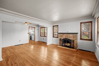 14423 E Broadway Ave in Spokane Valley, WA - Building Photo - Building Photo