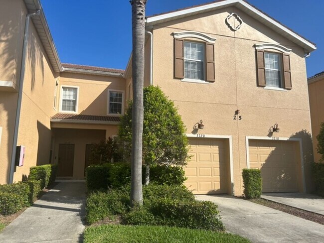 property at 3720 Parkridge Cir