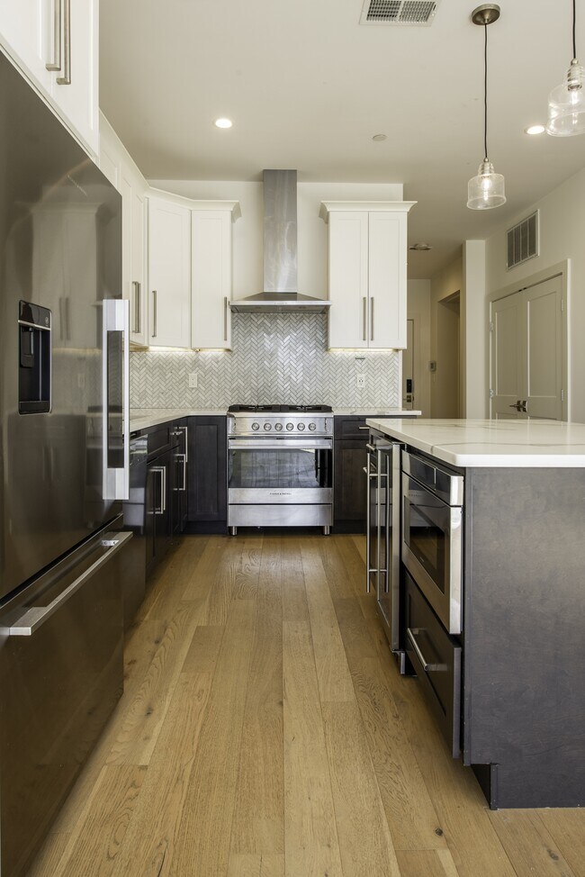 property at 946 Saratoga St