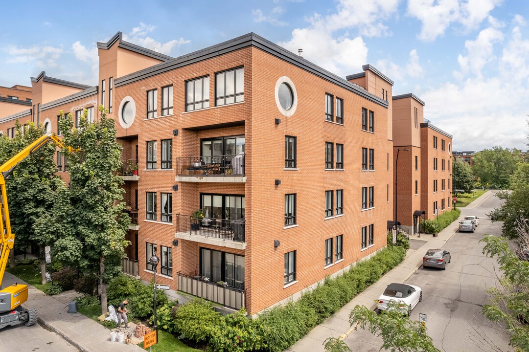 2668 Sainte-Cunégonde Rue in Montréal, QC - Building Photo