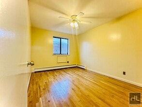 ELY AVENUE, Unit 2 in Bronx, NY - Foto de edificio - Building Photo