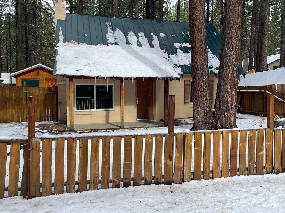 909 San Jose Ave in South Lake Tahoe, CA - Building Photo