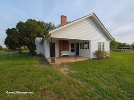 337 County Rd 2435 in Lometa, TX - Building Photo