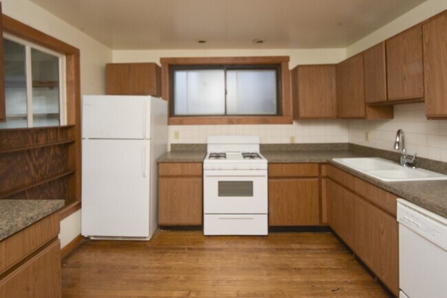 1246 W Diversey Pky, Unit J08P in Chicago, IL - Building Photo - Building Photo