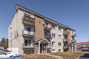 335 De La Concorde Boul O in Laval, QC - Building Photo