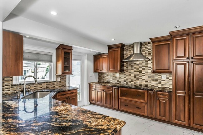 property at 956 Plum Tree Rd W