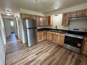 204 14th Ave SE in Albany, OR - Building Photo - Building Photo