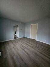 315 W Thomas St, Unit 4 in Bay City, MI - Building Photo - Building Photo