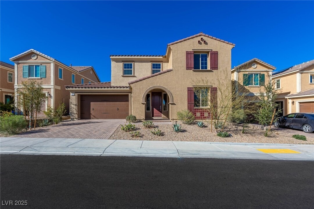 213 Amber Bluff St in Henderson, NV - Building Photo