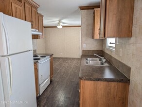 125 Hayman Dr in Interlachen, FL - Building Photo - Building Photo