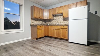 145 W Benson St, Unit 1 in Cincinnati, OH - Building Photo - Building Photo