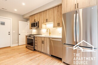 2457 W Logan Blvd, Unit 3 in Chicago, IL - Building Photo - Building Photo