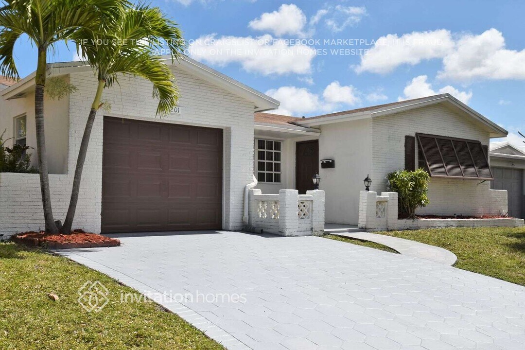 2201 N 54th Ave in Hollywood, FL - Foto de edificio