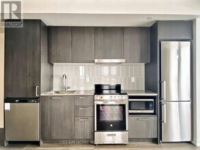 195 Commerce St in Vaughan, ON - Building Photo - Building Photo