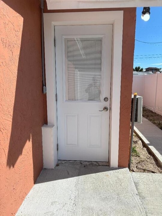 15827 Adobe Dr in Hudson, FL - Foto de edificio