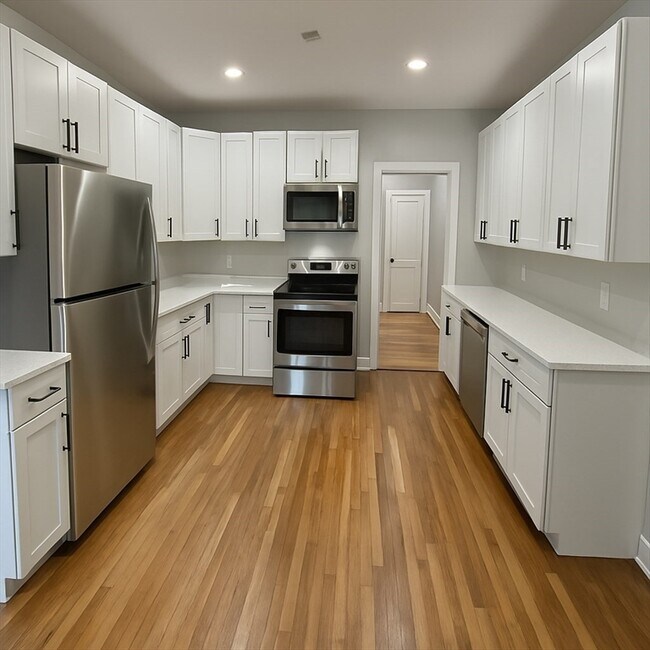 148 L St in Boston, MA - Building Photo - Building Photo