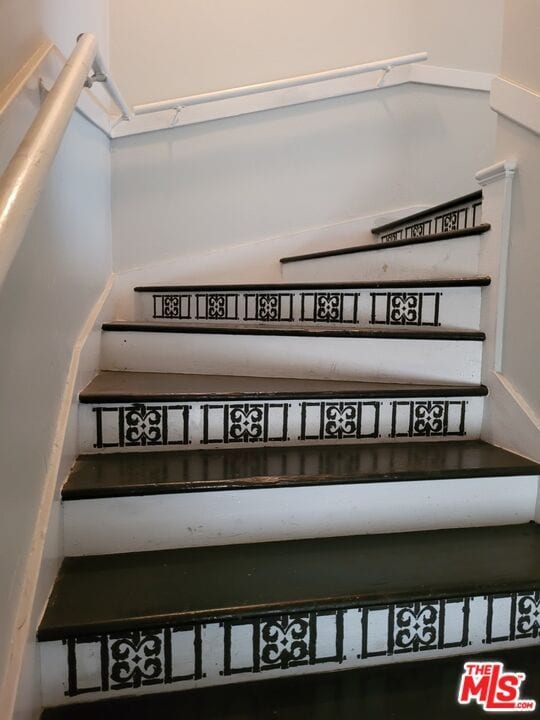 5405 Russell Ave in Los Angeles, CA - Building Photo - Building Photo