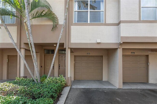 604 Arbor Lake Ln in Tampa, FL - Building Photo - Building Photo