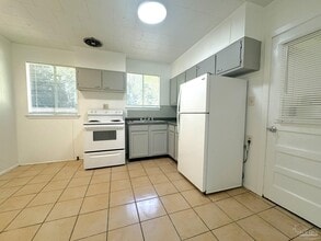 4509 Versailles Dr in Pensacola, FL - Building Photo - Building Photo