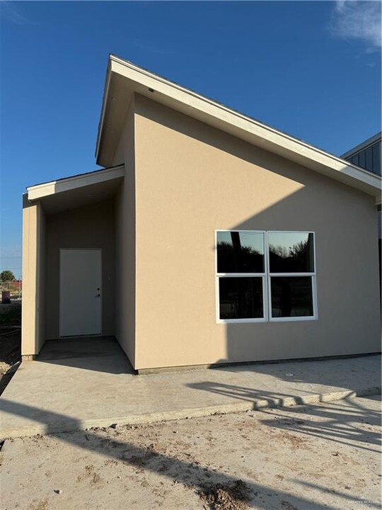 1409 J&E St in Hidalgo, TX - Building Photo