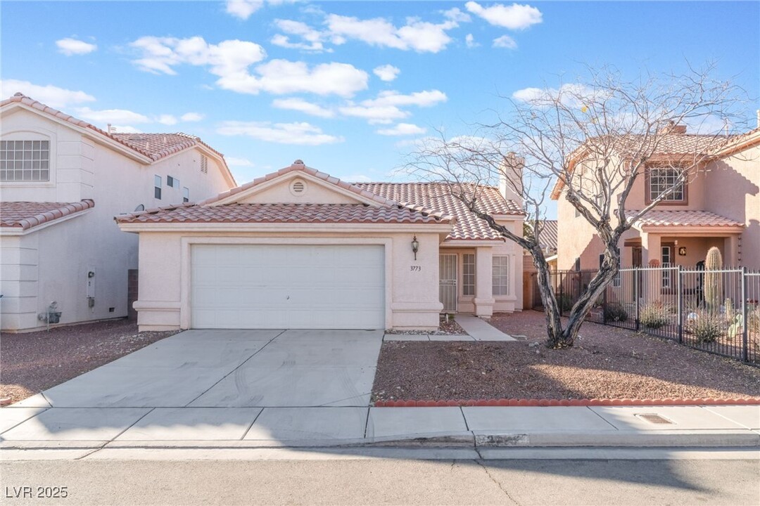 3773 Tranquil Canyon Ct in Las Vegas, NV - Building Photo