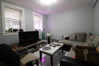 136 Pleasant St in Brookline, MA - Building Photo - Building Photo