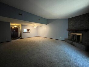 12735 E 39th St in Tulsa, OK - Foto de edificio - Building Photo