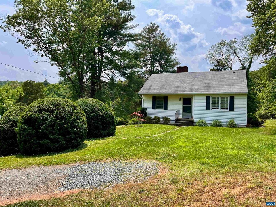 800 Owensville Rd in Charlottesville, VA - Building Photo