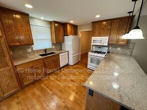 6119 Cottonwood Dr in Shawnee, KS - Building Photo - Building Photo