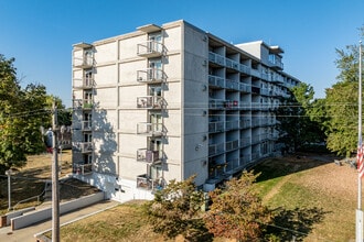 Hilltop House in Barberton, OH - Building Photo - Building Photo