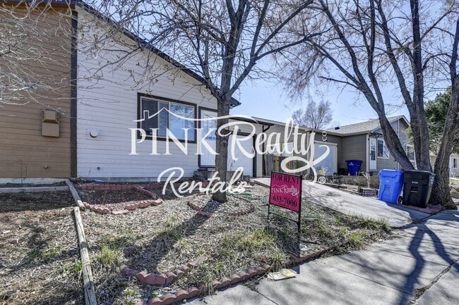 2050 Copper Creek Dr in Colorado Springs, CO - Building Photo - Building Photo