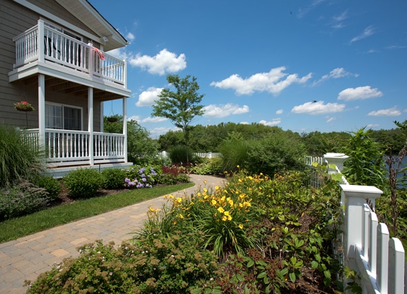 Fairfield On The Lake in Bay Shore, NY - Foto de edificio - Building Photo