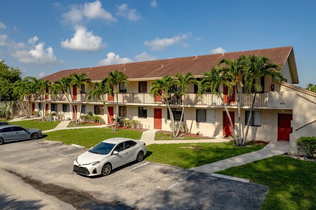 Lakeview Gardens Condominiums in Lake Worth, FL - Building Photo - Building Photo