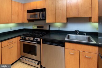 36 Moore St in Princeton, NJ - Building Photo - Building Photo