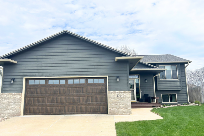 5704 S San Diego Ave in Sioux Falls, SD - Building Photo - Building Photo