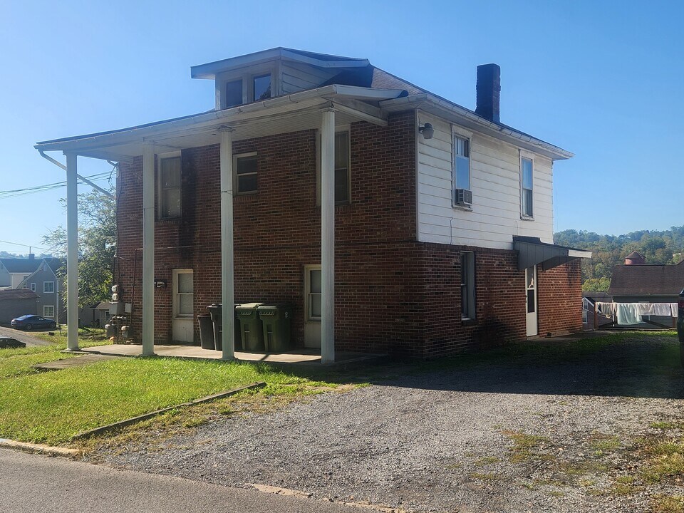 701 Grant Ave, Unit 2 in Morgantown, WV - Foto de edificio